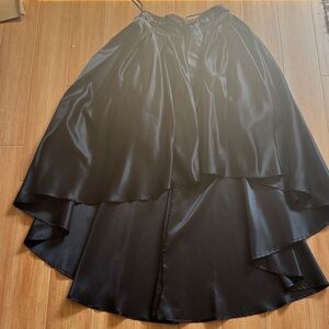 Gracia Elegant Black High-Low Skirt